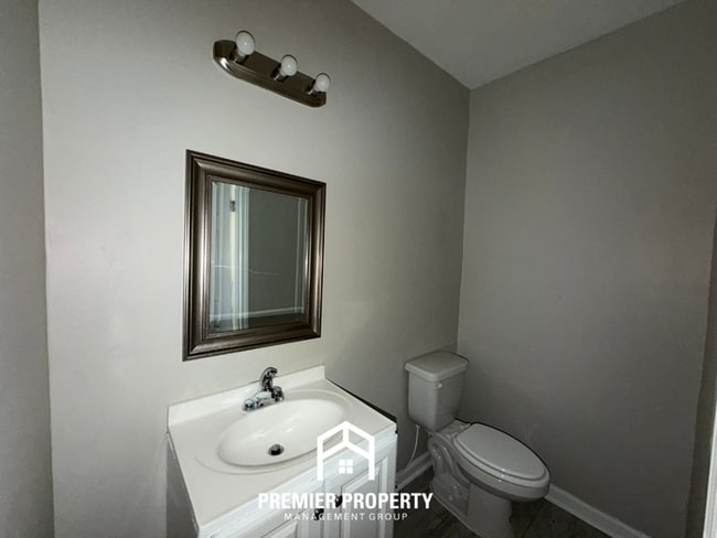 Building Photo - Charming 3BR Home in 38117 | Hardwood Floors & Large Fenced Backyard