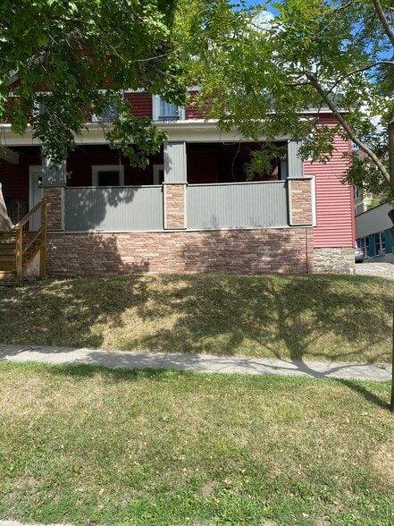 Primary Photo - 233 Linden Ave