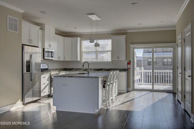 Building Photo - 26 Mariveles Wy