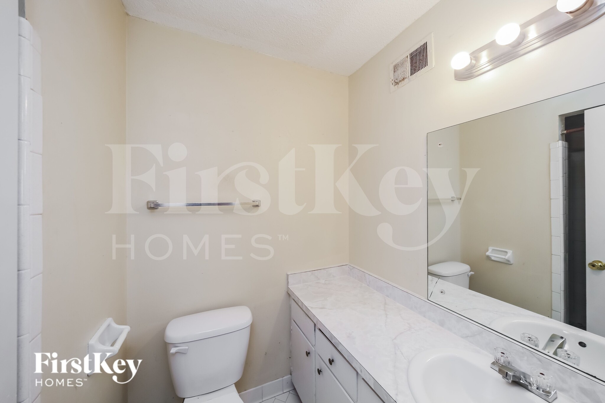 Building Photo - 1374 Greenland Rd