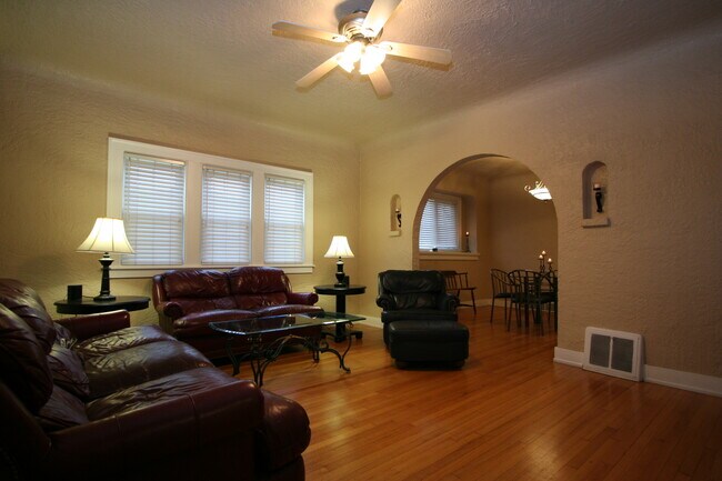 Building Photo - 233 Garfield Ave SW