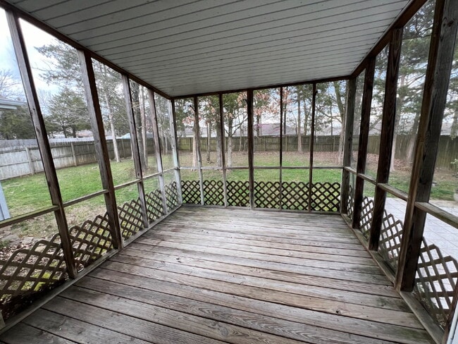 Building Photo - 3BR / 2BA  - with Fenced in backyard