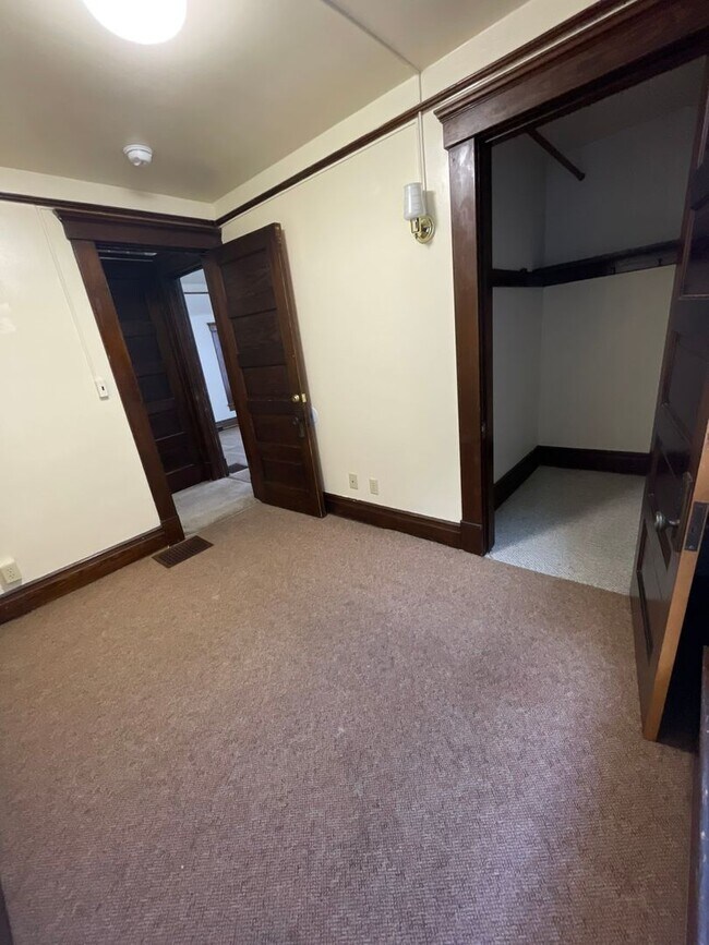 Building Photo - 410 E William St