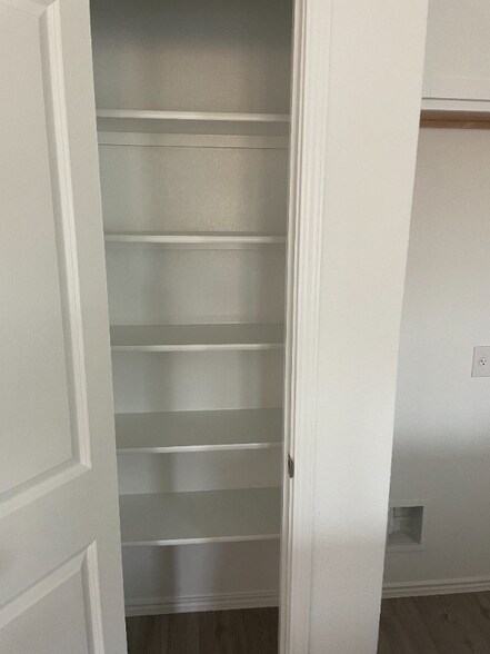 Building Photo - 13727 Barn Door