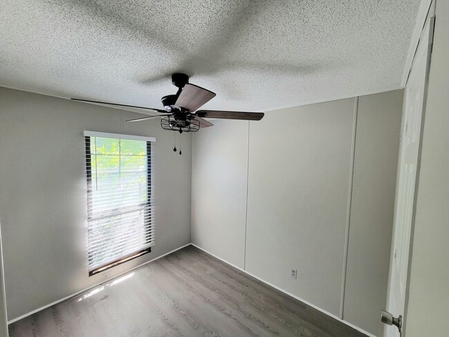 Building Photo - Stunning 3-bedroom, 2-bathroom home located in Charlotte, NC