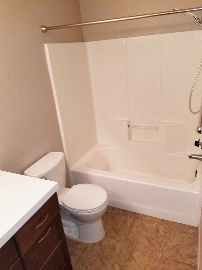 Building Photo - Beautifully Upgraded West-Flagstaff 1bd/1ba Condo in The Arbors Near NAU/CCC- Students OK!!! NO P...