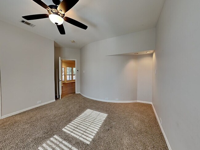 Building Photo - 1417 Tree Farm Dr