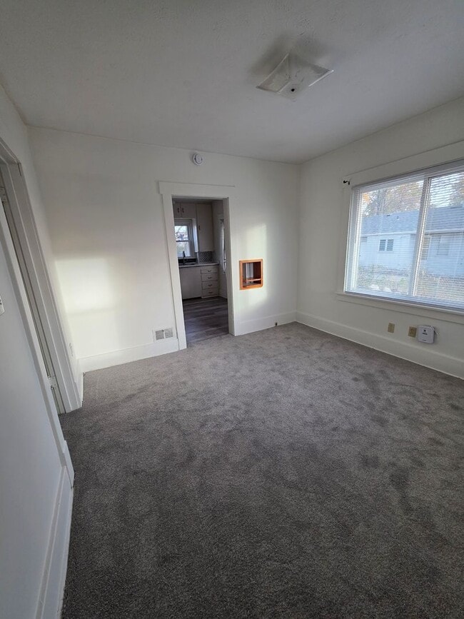 Building Photo - Benson Bungalow! 3 bedroom 2 bathroom