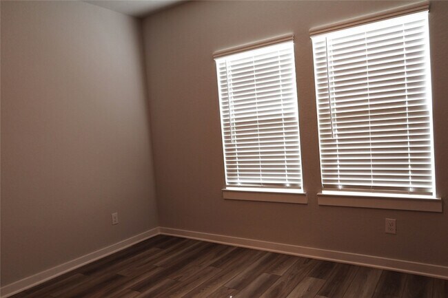 Building Photo - 8567 Blueberry Ash St