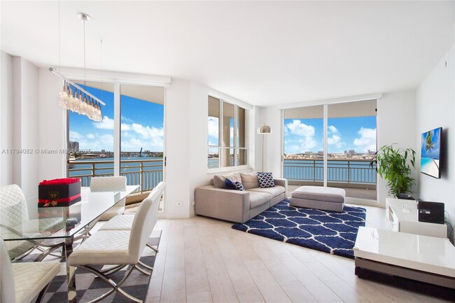 Building Photo - 888 Brickell Key Dr