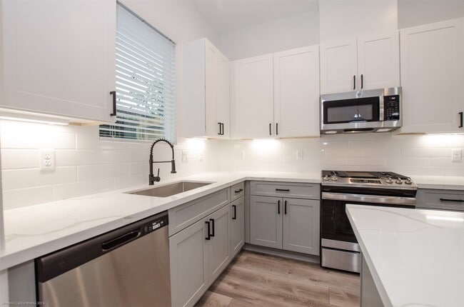 Building Photo - 2054 Johanna Crk Dr