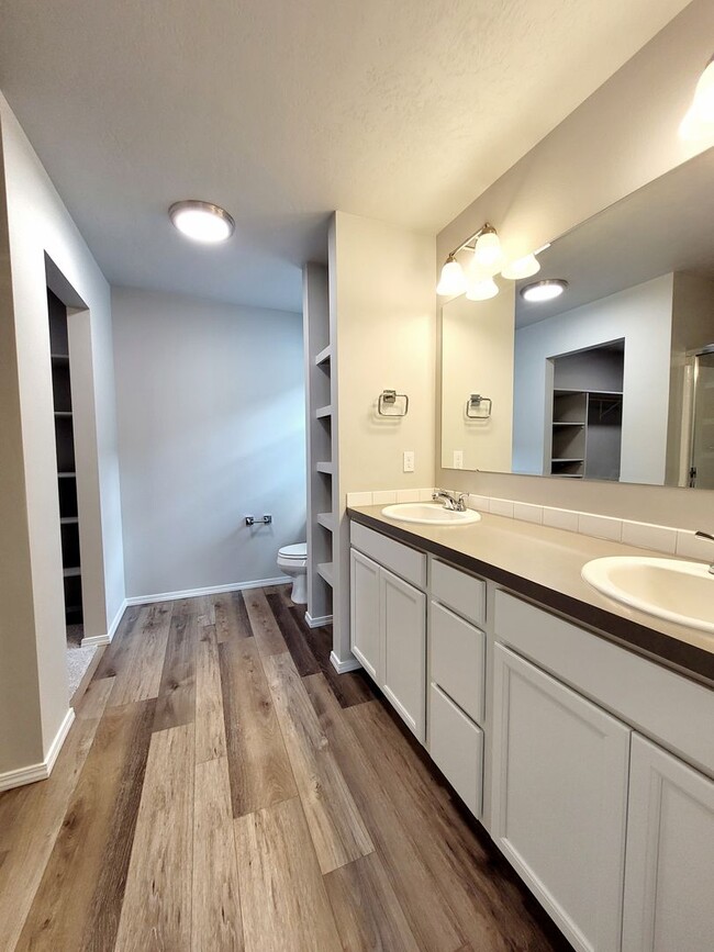Building Photo - Brand new Star home