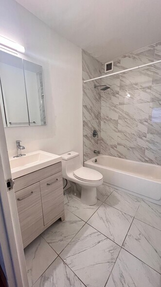 Bathroom - 45 river drive south