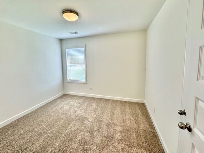 Building Photo - Move In Special! Conditions Apply. Now Lea...