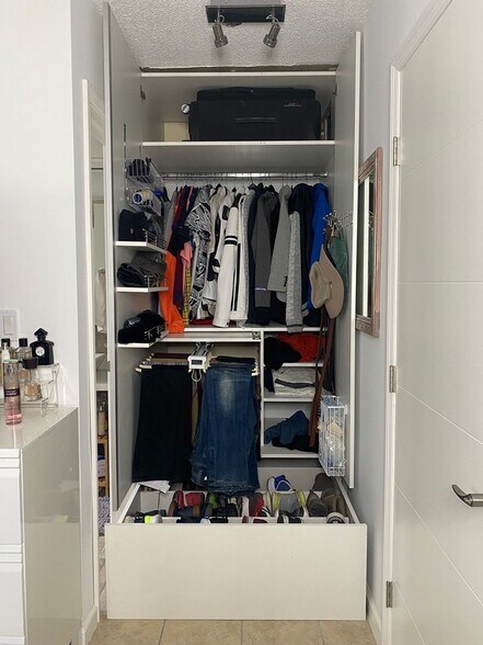 Building Photo - 1425 Arthur St