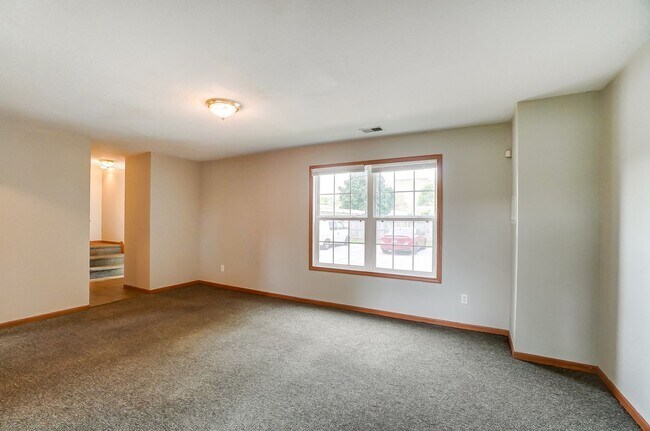Building Photo - 1103 N Byrne Rd