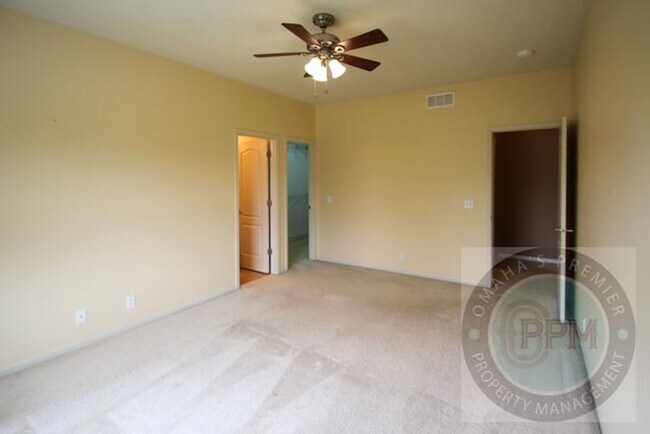 Building Photo - Beautiful 5Bd/3Ba House! | Papillion, Ne!