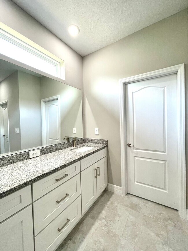 Building Photo - Welcome to your dream rental in beautiful ...