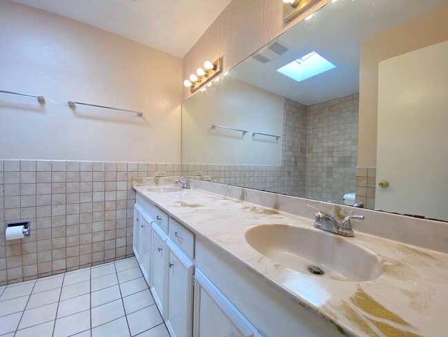 Building Photo - West El Paso 4 bed refrig A/C Home!