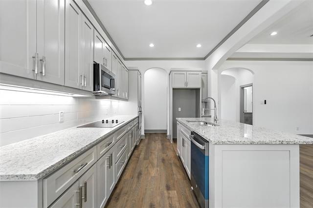 Building Photo - 716 Oak Creek Dr