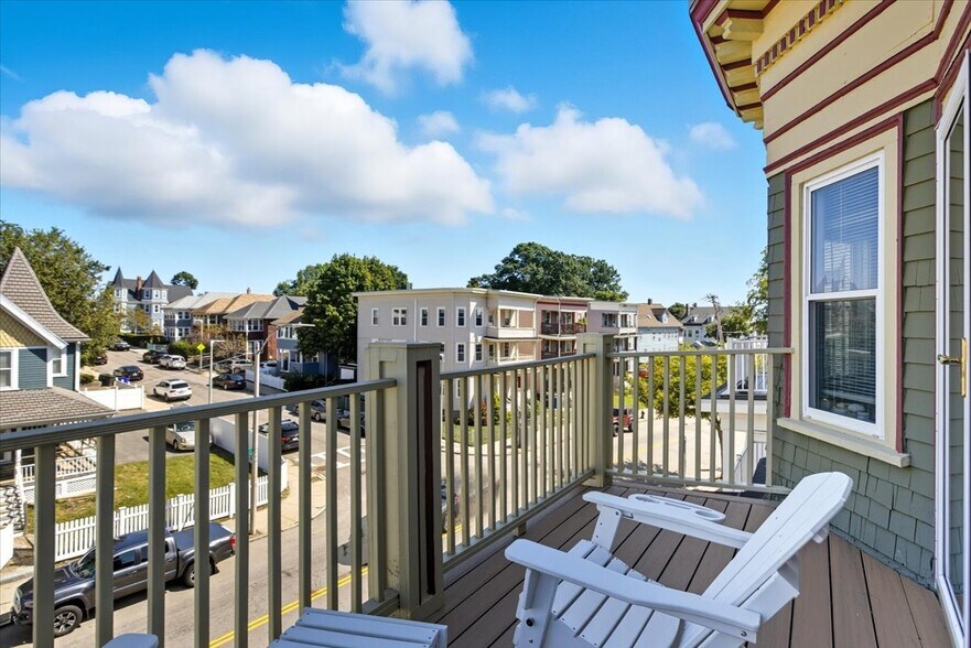 Building Photo - 663 Adams St