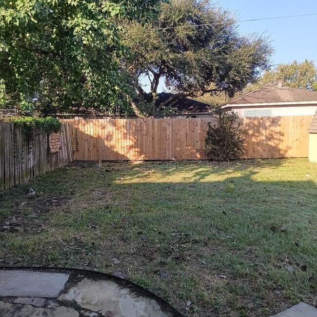 Building Photo - 9610 Wellsworth Dr