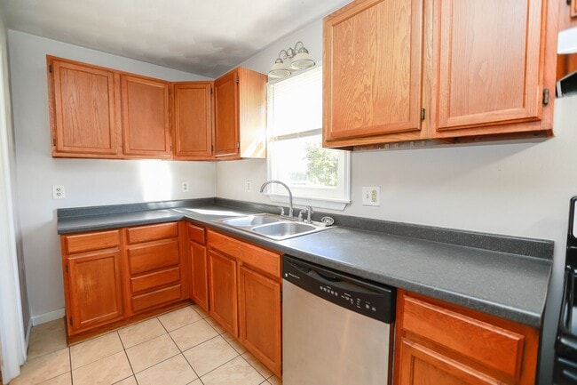 Building Photo - Cute bungalow rental in Cradock!