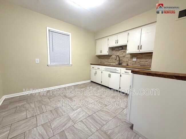 Building Photo - 4703 N 45th St