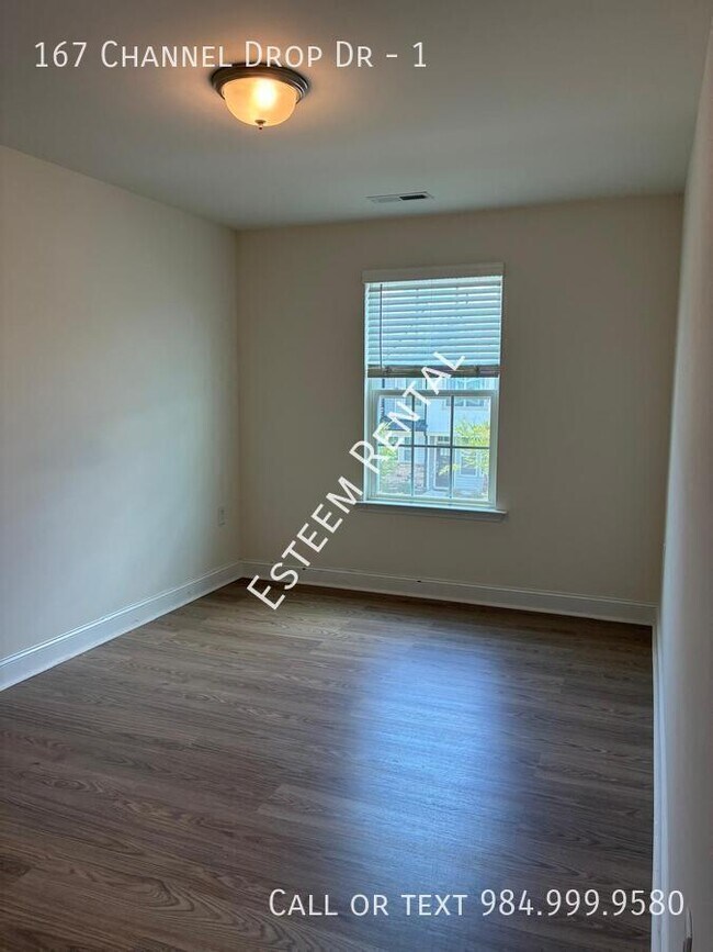 Building Photo - 167 Channel Drop Dr