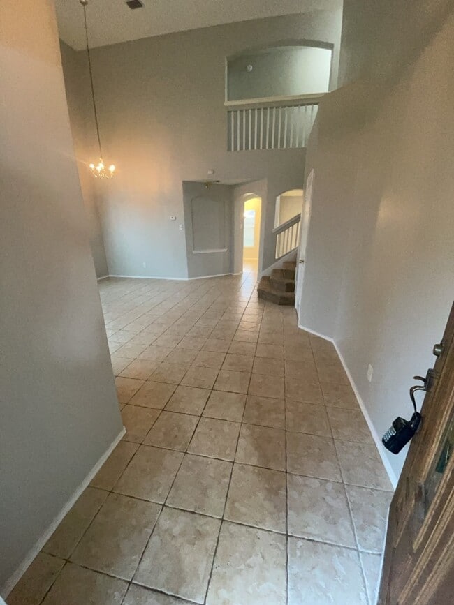 Building Photo - 20911 Southvine Ct