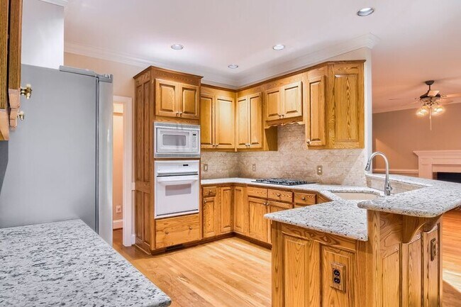 Building Photo - 2320 Primrose Valley Ct