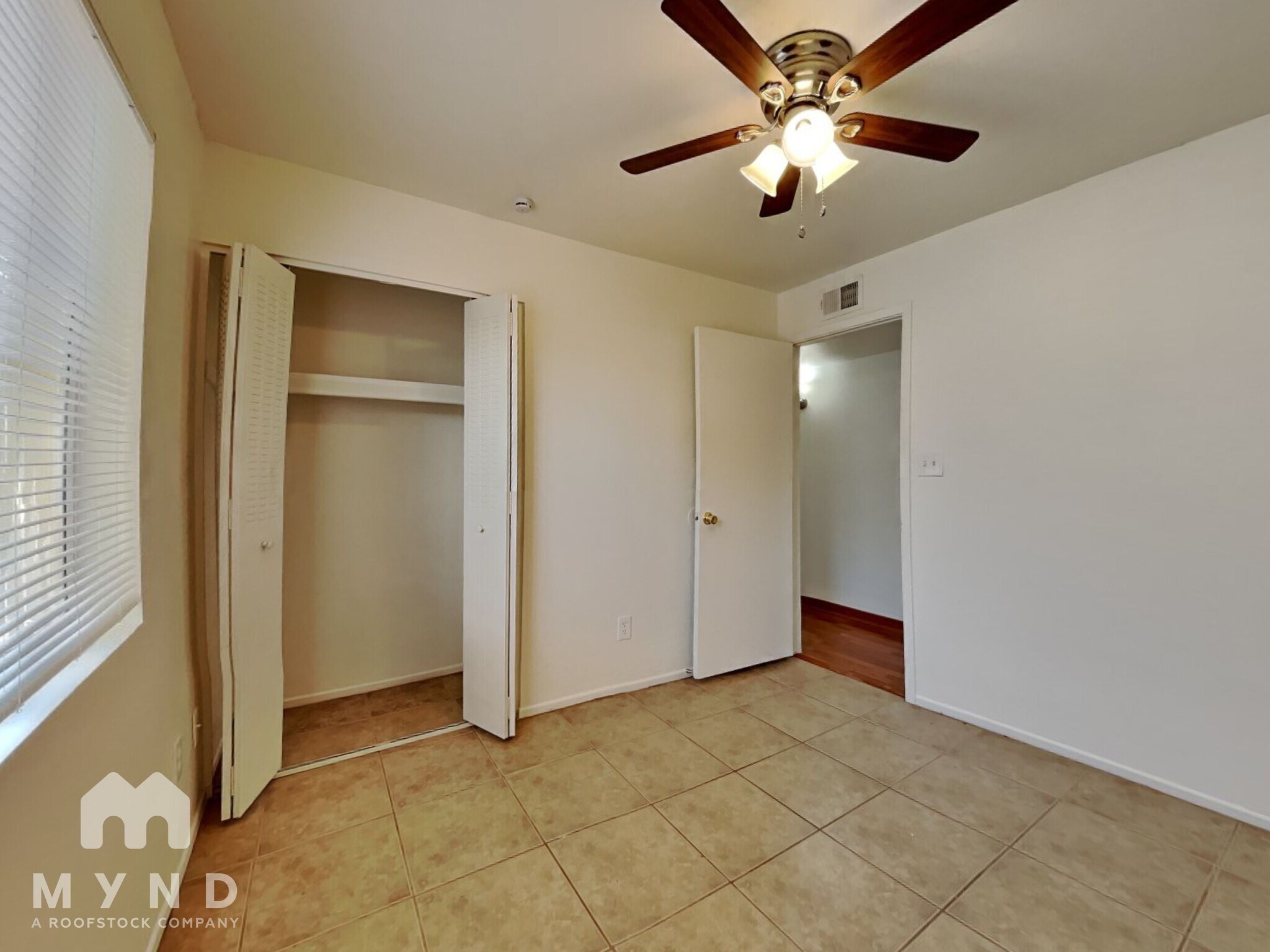 Building Photo - 7555 W Devonshire Ave