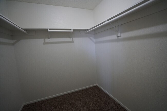 Building Photo - 3619 Villa Knolls E Dr