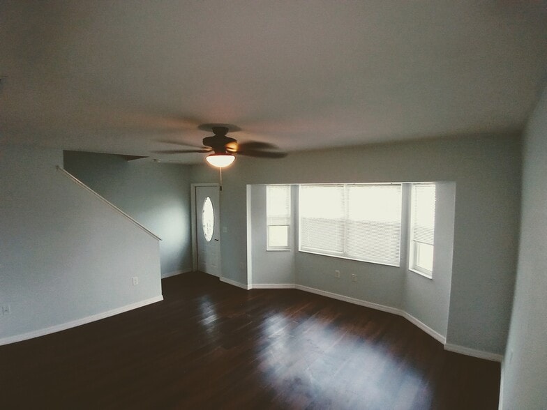 Building Photo - 510 Sweetwater Dr