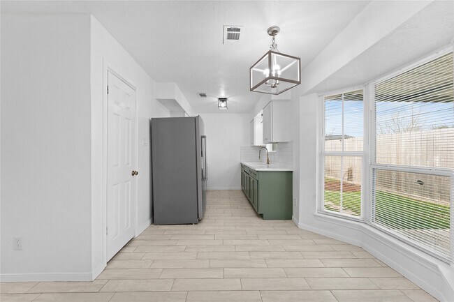 Building Photo - 1411 PI Cir