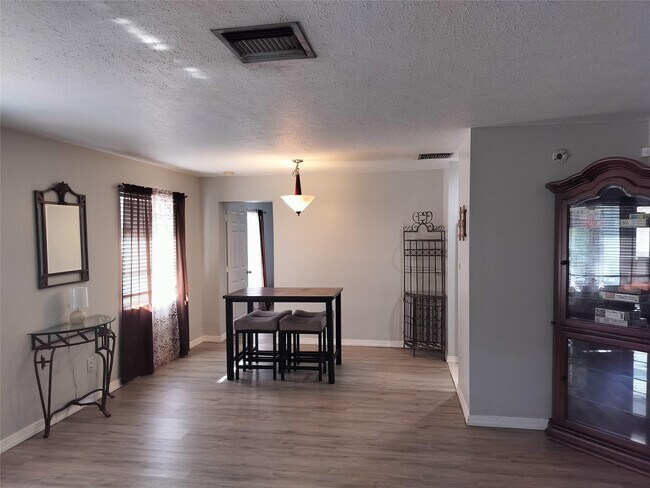 Building Photo - 77 Cardinal Dr