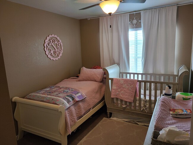 Building Photo - 3 Bedroom Central Park Townhome.