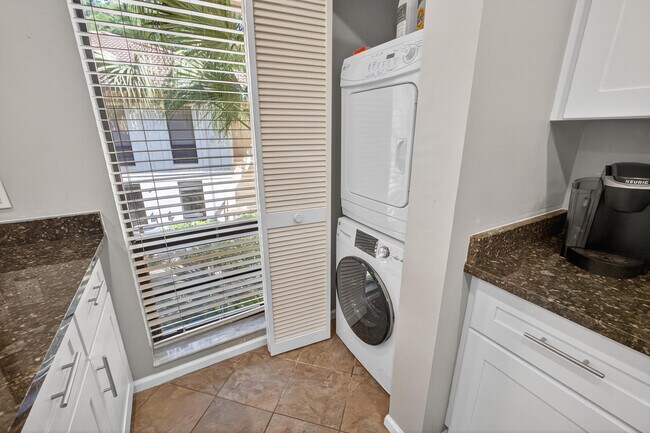 Building Photo - 605 Brackenwood Cove