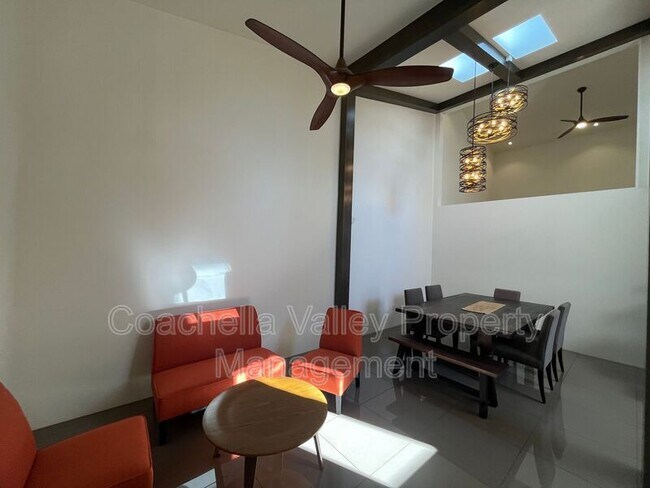 Building Photo - 287 S Civic Dr