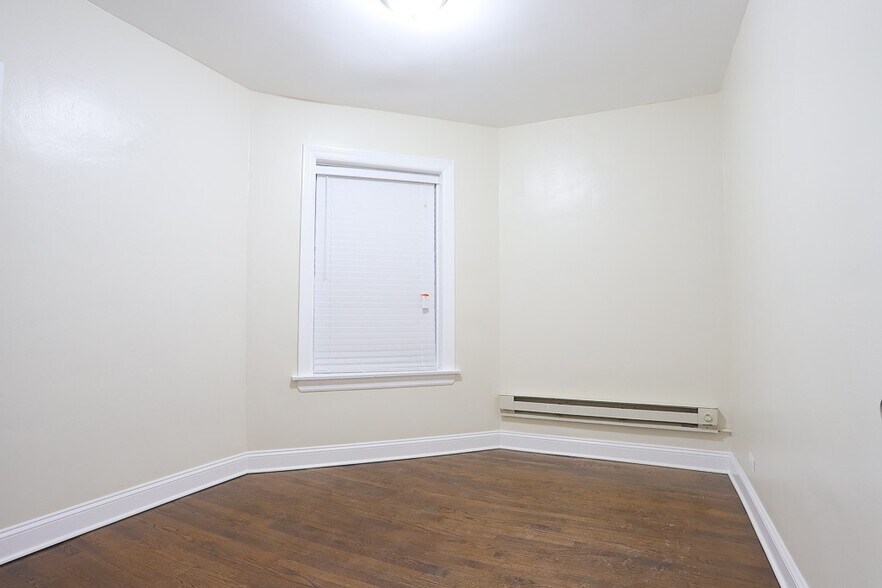 Building Photo - 3817.5 N Greenview Ave