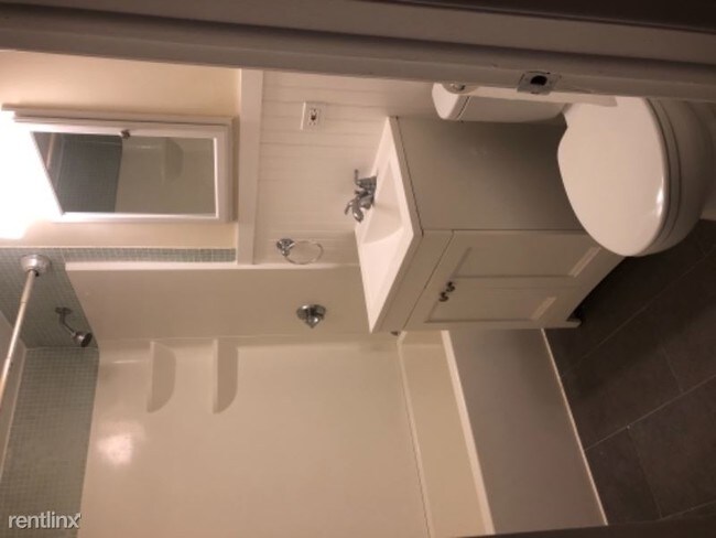 Building Photo - 2 br, 1 bath Condo - 58 Towne House Rd