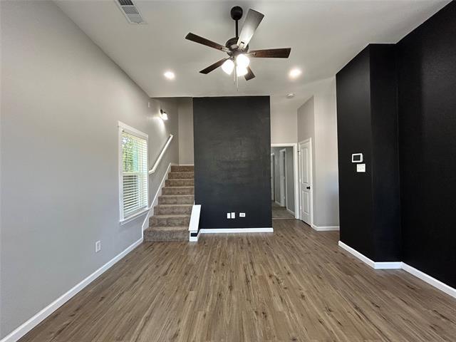 Building Photo - 922 E Dashwood St