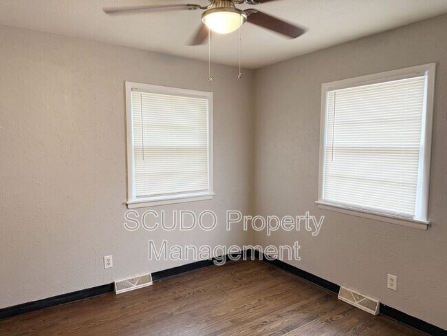 Building Photo - 1021 S Appleton Ave