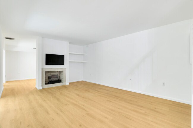 Building Photo - 2111 21st Ln