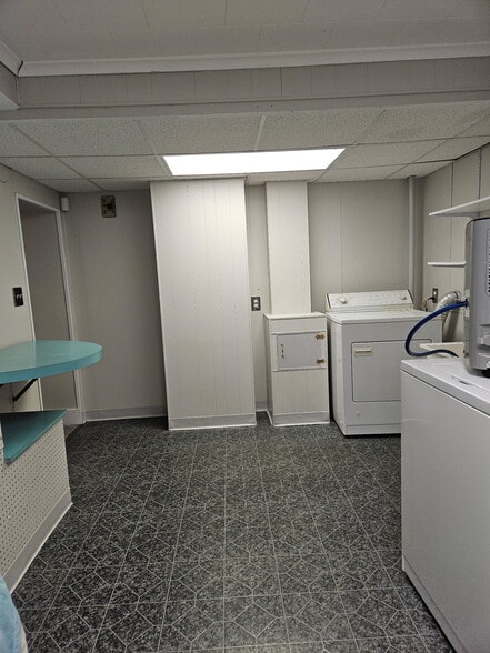 Building Photo - 1039 Clay Ave