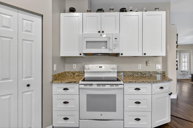 Building Photo - 151 Monterey Way