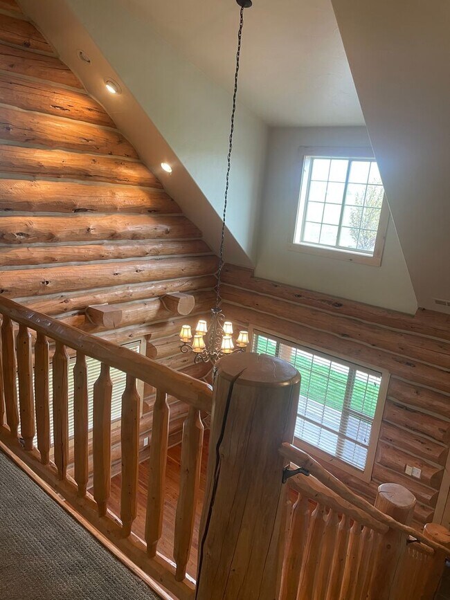 Building Photo - Charming Log Home For Rent with Large Shop & Spacious Yard
