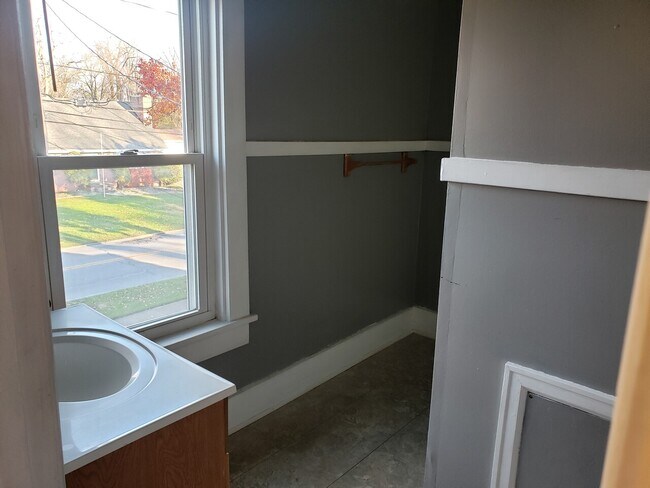 Building Photo - 215-B N Washington St