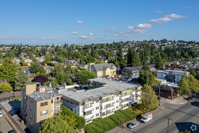 Exterior - Green Acres Apartments