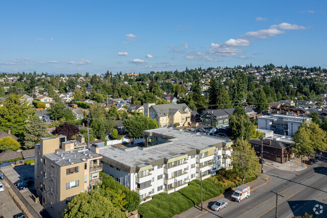 Exterior - Mid-Century Modern West Seattle Apartment